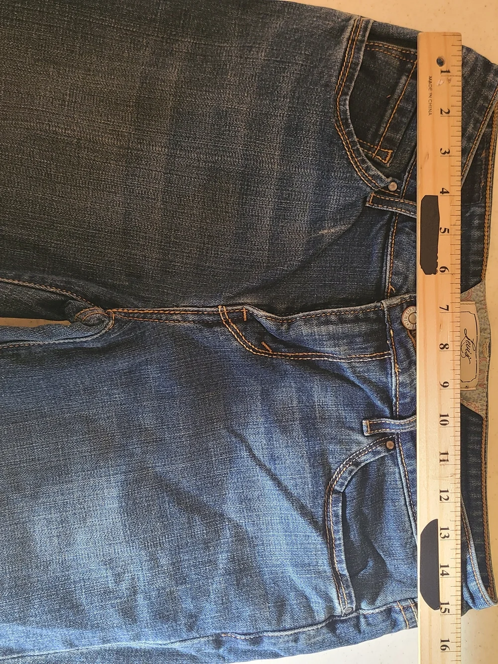 Levi's Womens Red Tab Mid Rise Cuffed Capri Jeans Size 8 Button Flap Pocket